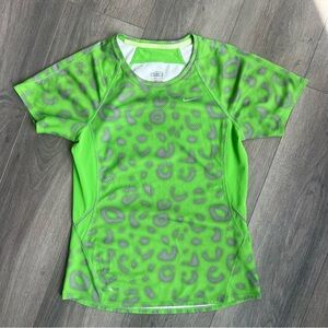 Women Nike Fit Dry Green Gray Print Workout Shirt Small Short Sleeve